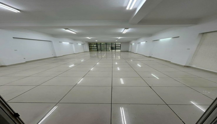 CHO THUÊ MẶT PHỐ LA THÀNH KINH DOANH MỌI LOẠI HÌNH - THÔNG SÀN, 55 TRIỆU 130M2
